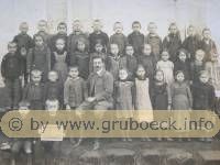 Volksschule St. Martin ca. 1919<br>letzte Reihe, 3. von links: Poiss Johann (geb. 1913)
